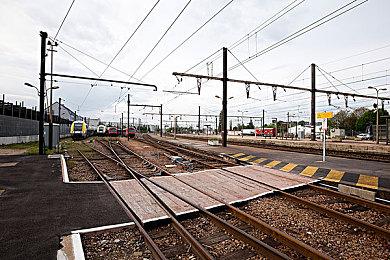 怪物收集肉鸽游戏《拼贴冒险传》现已推出“迷宫”更新，并已实装中文